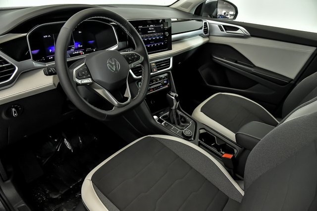 2025 Volkswagen Taos SE photo 6