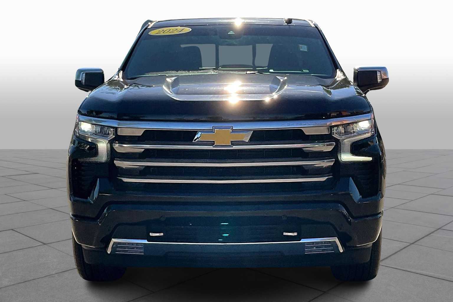 2024 Chevrolet Silverado 1500 High Country photo 2