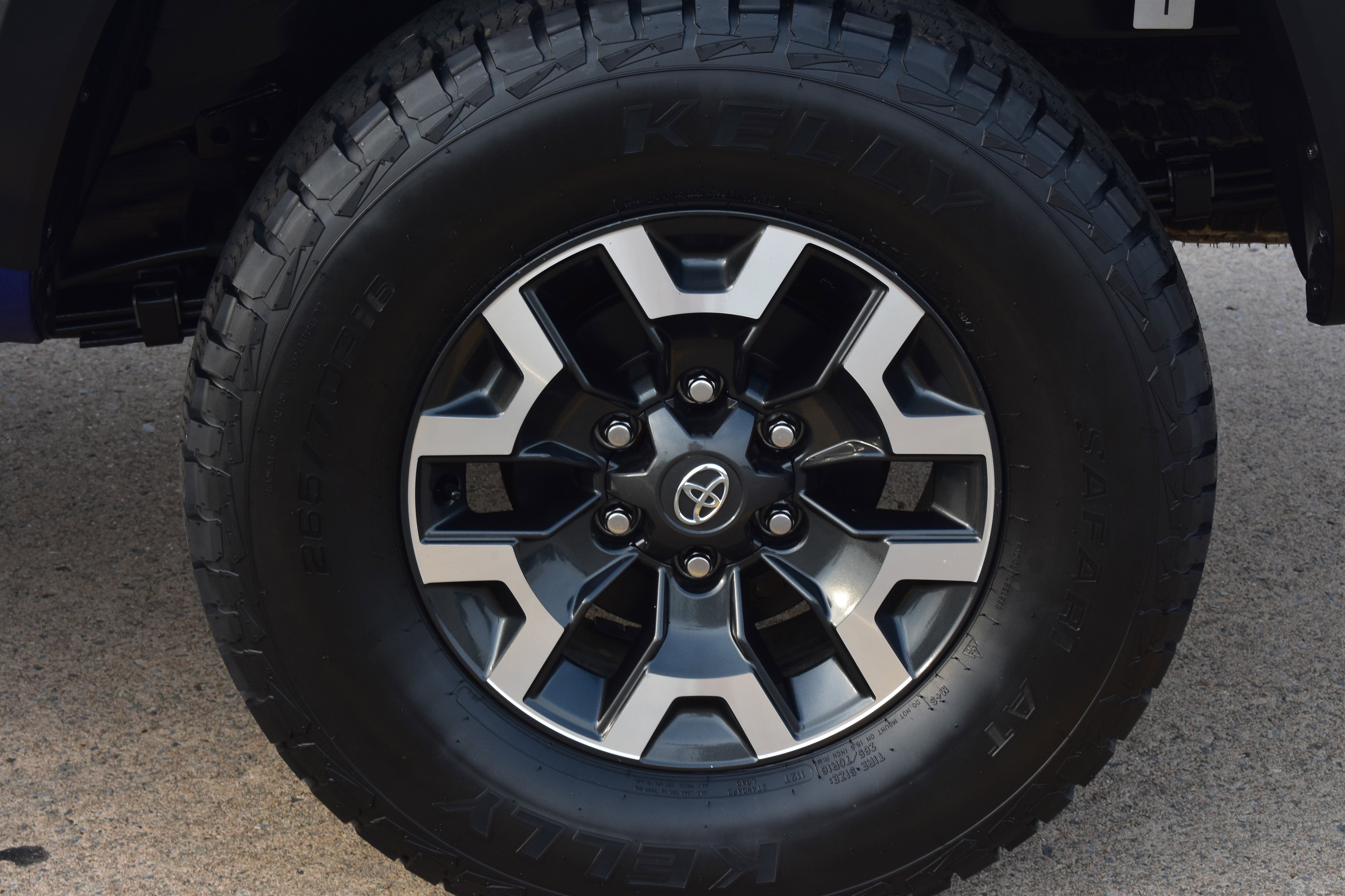 2023 Toyota Tacoma TRD photo 5