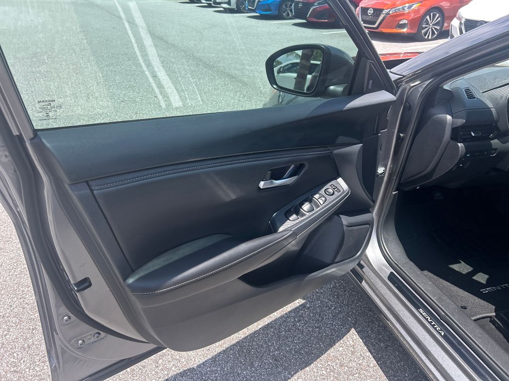 2025 Nissan Sentra SV photo 9