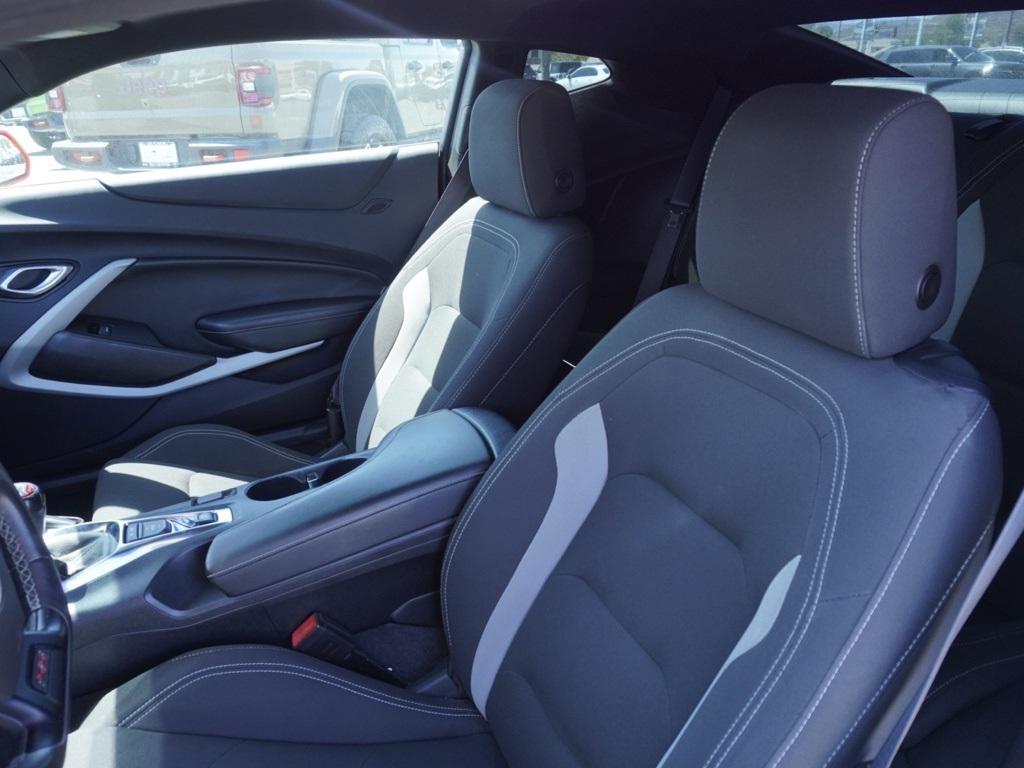 2020 Chevrolet Camaro Sport photo 17