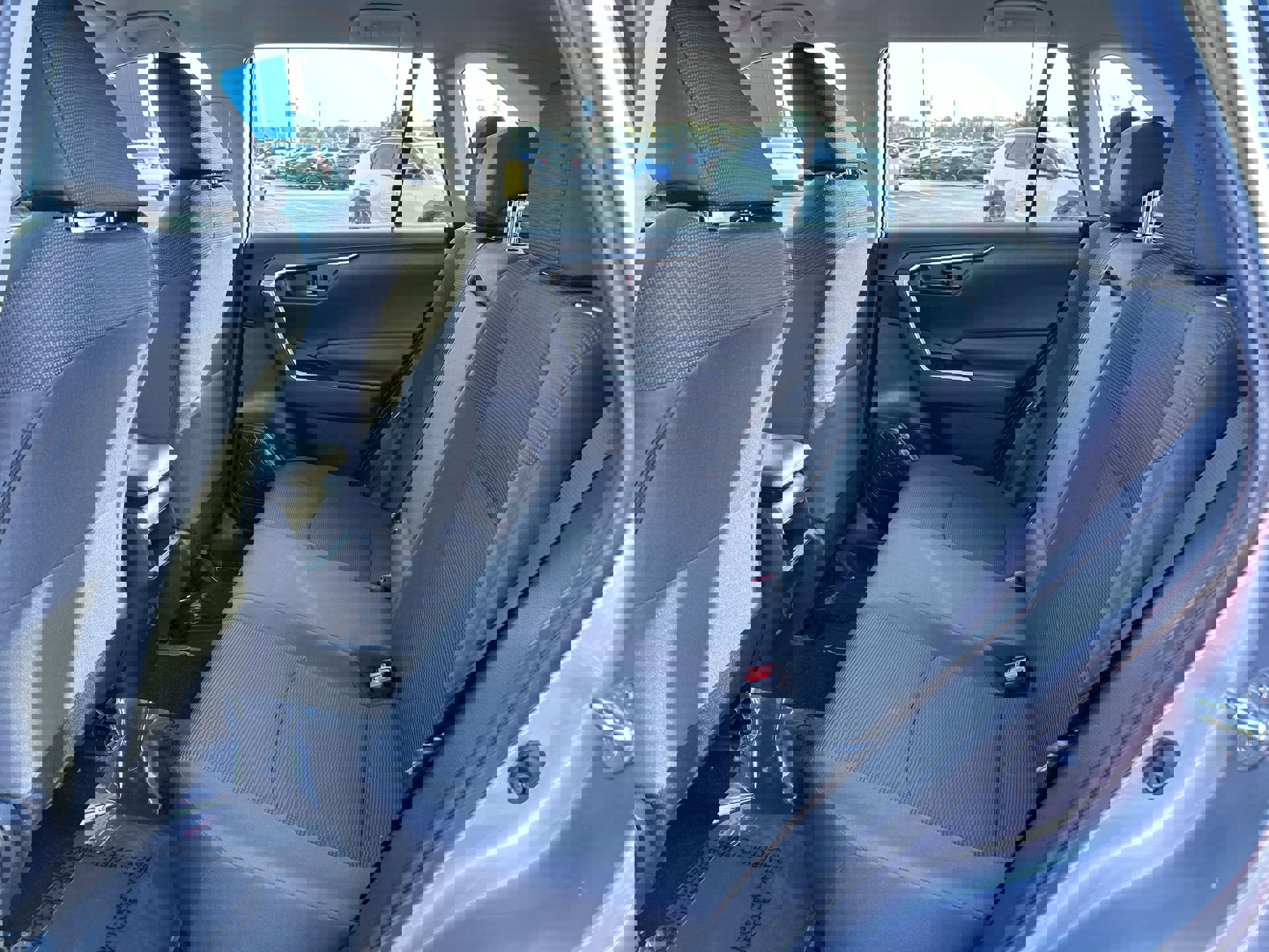 2021 Toyota RAV4 LE photo 21