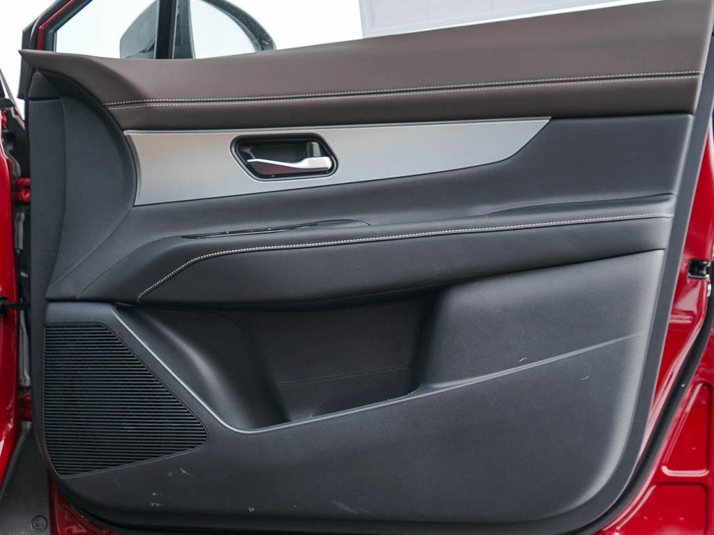 2025 Nissan Murano Platinum photo 9
