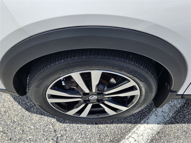 2020 Nissan Kicks SR photo 14