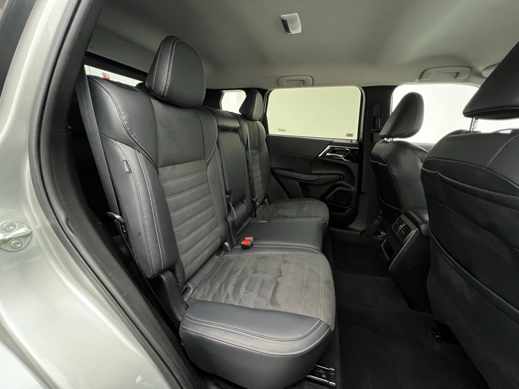 2024 Mitsubishi Outlander SE S-AWC photo 35