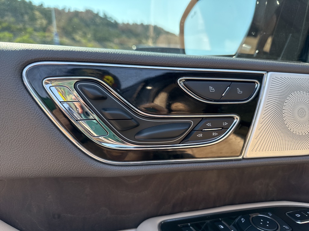 2023 Lincoln Navigator L Reserve photo 9