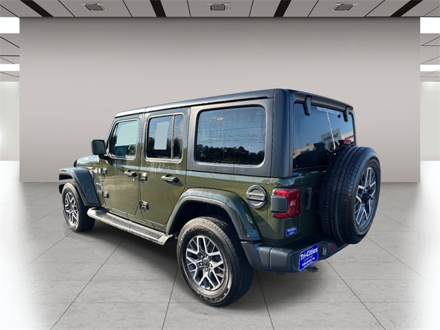 2024 Jeep Wrangler Sahara photo 5