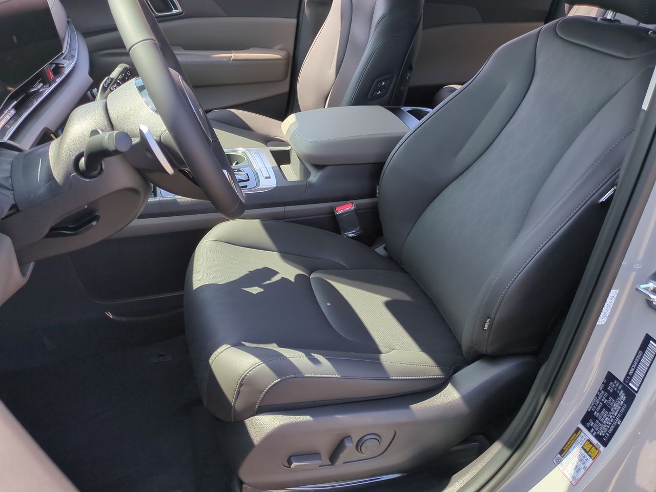 2026 Kia Carnival EX photo 16
