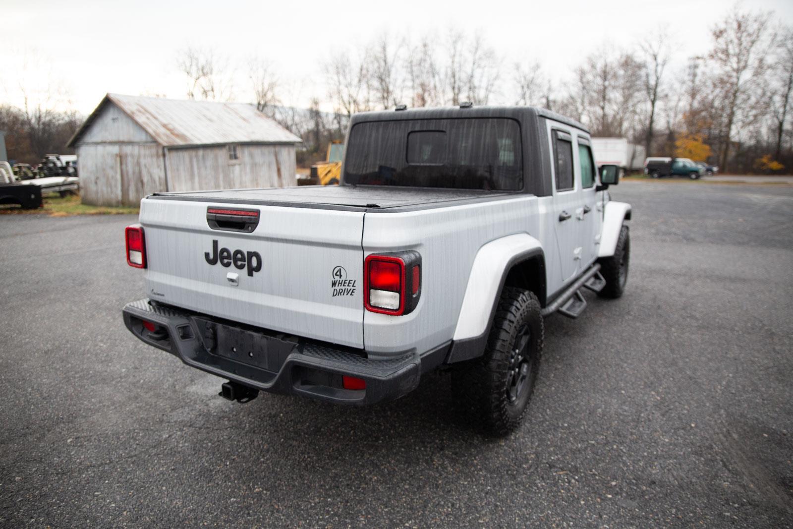 2022 Jeep Gladiator Willys photo 3