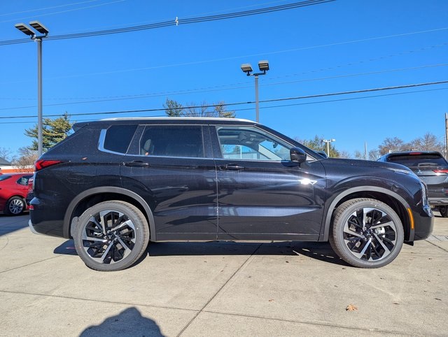 2025 Mitsubishi Outlander SEL photo 2