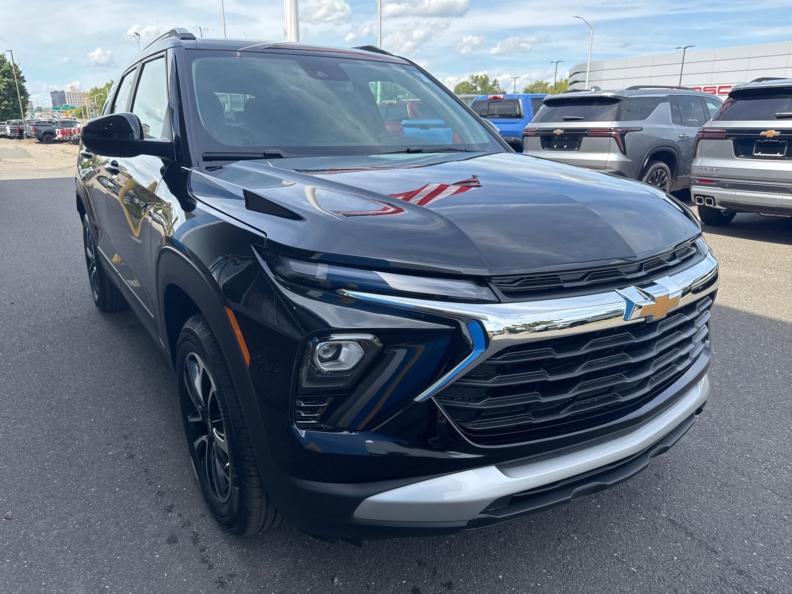 2025 Chevrolet Trailblazer LT photo 3
