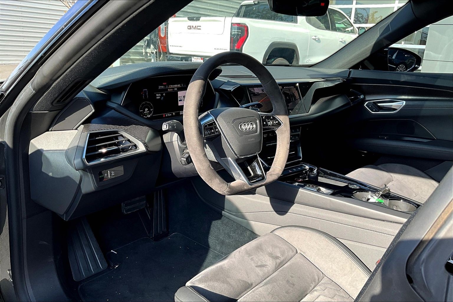 2022 Audi e-tron GT Prestige photo 2