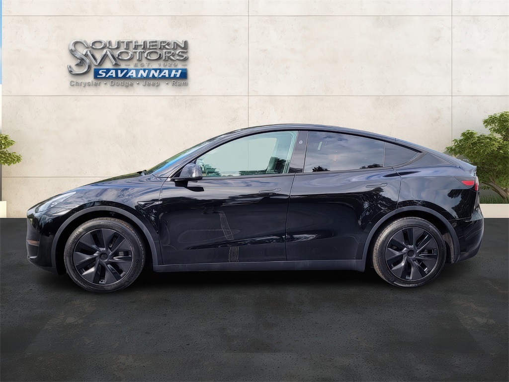 2025 Tesla Model Y Long Range photo 2