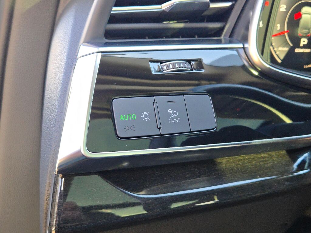 2022 Audi Q7 55 Premium Plus photo 25