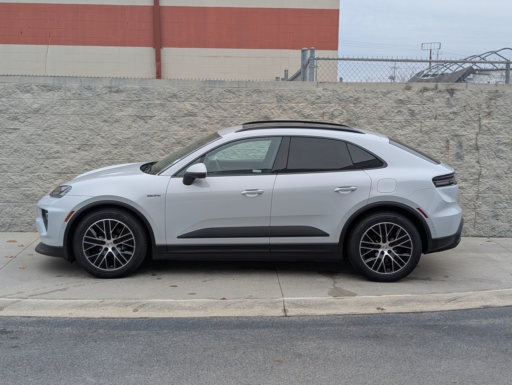 Used 2025 Porsche Macan Base with VIN WP1AA2XA4SL001080 for sale in Chattanooga, TN