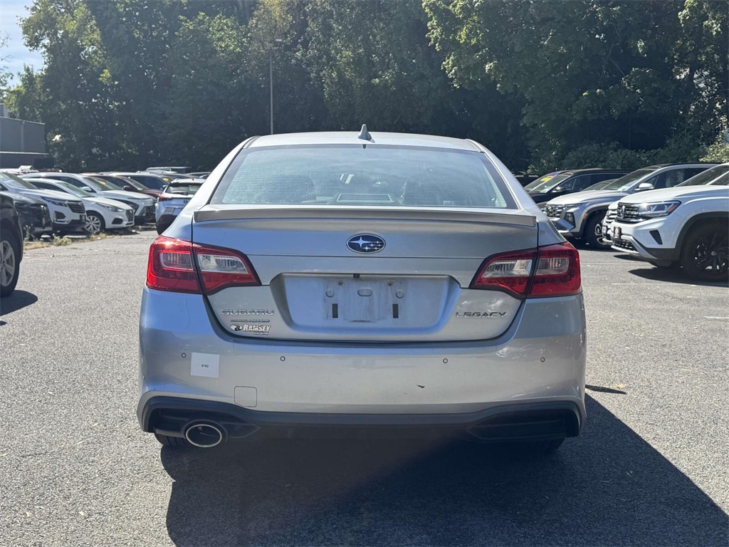 2018 Subaru Legacy 2.5i Limited photo 3