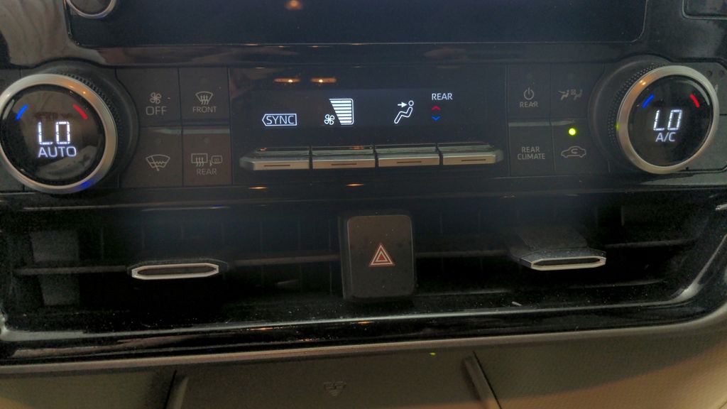2023 Toyota Highlander L photo 23