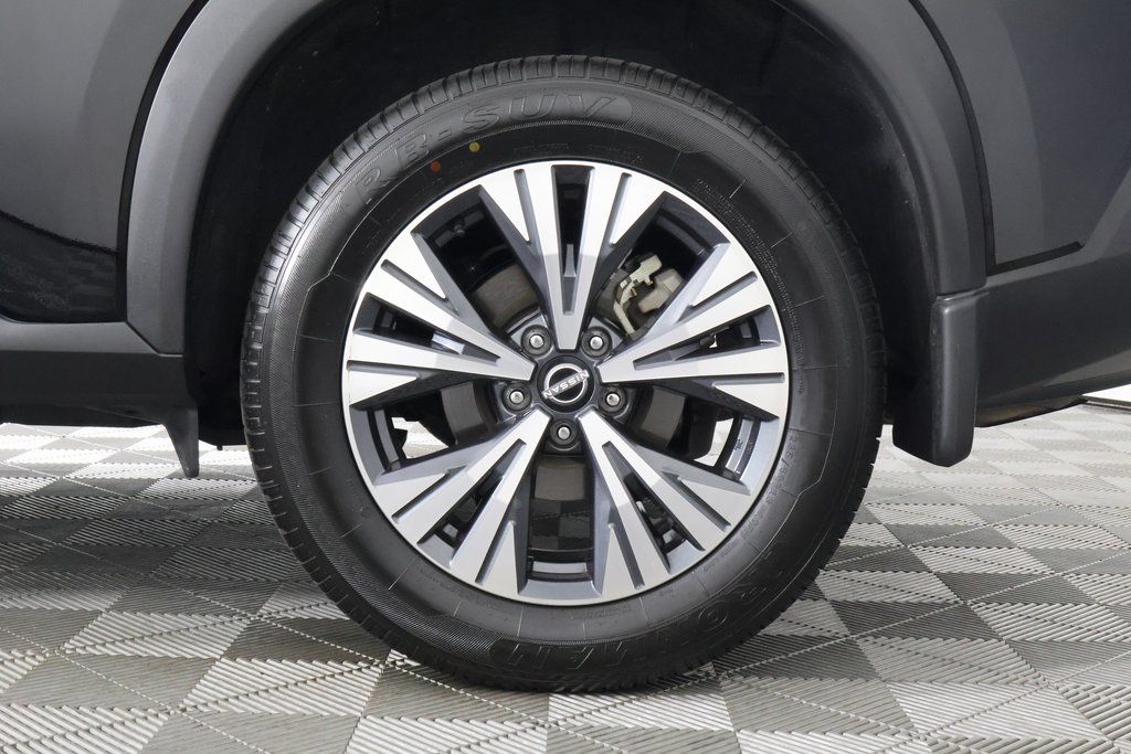 2022 Nissan Rogue SV photo 16