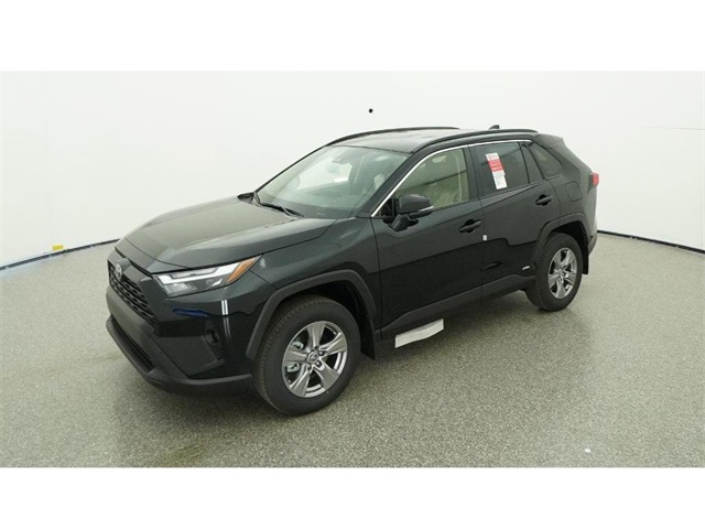 2025 Toyota RAV4 XLE's photo
