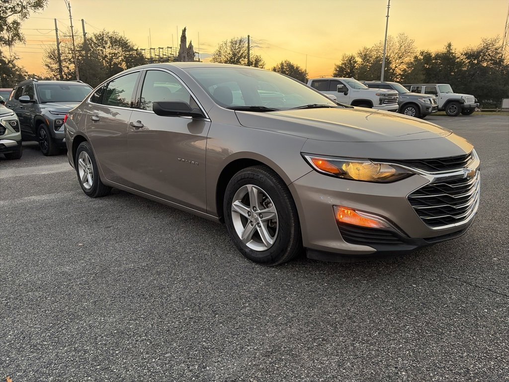 2023 Chevrolet Malibu LS photo 3
