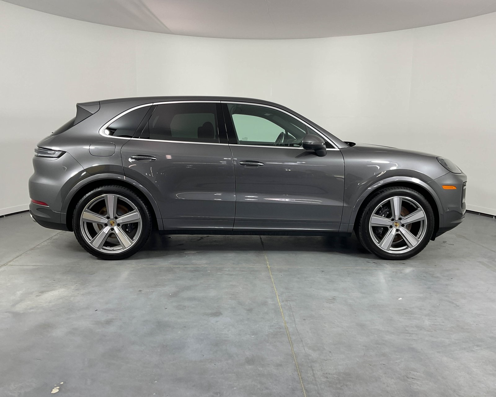 2024 Porsche Cayenne photo 8