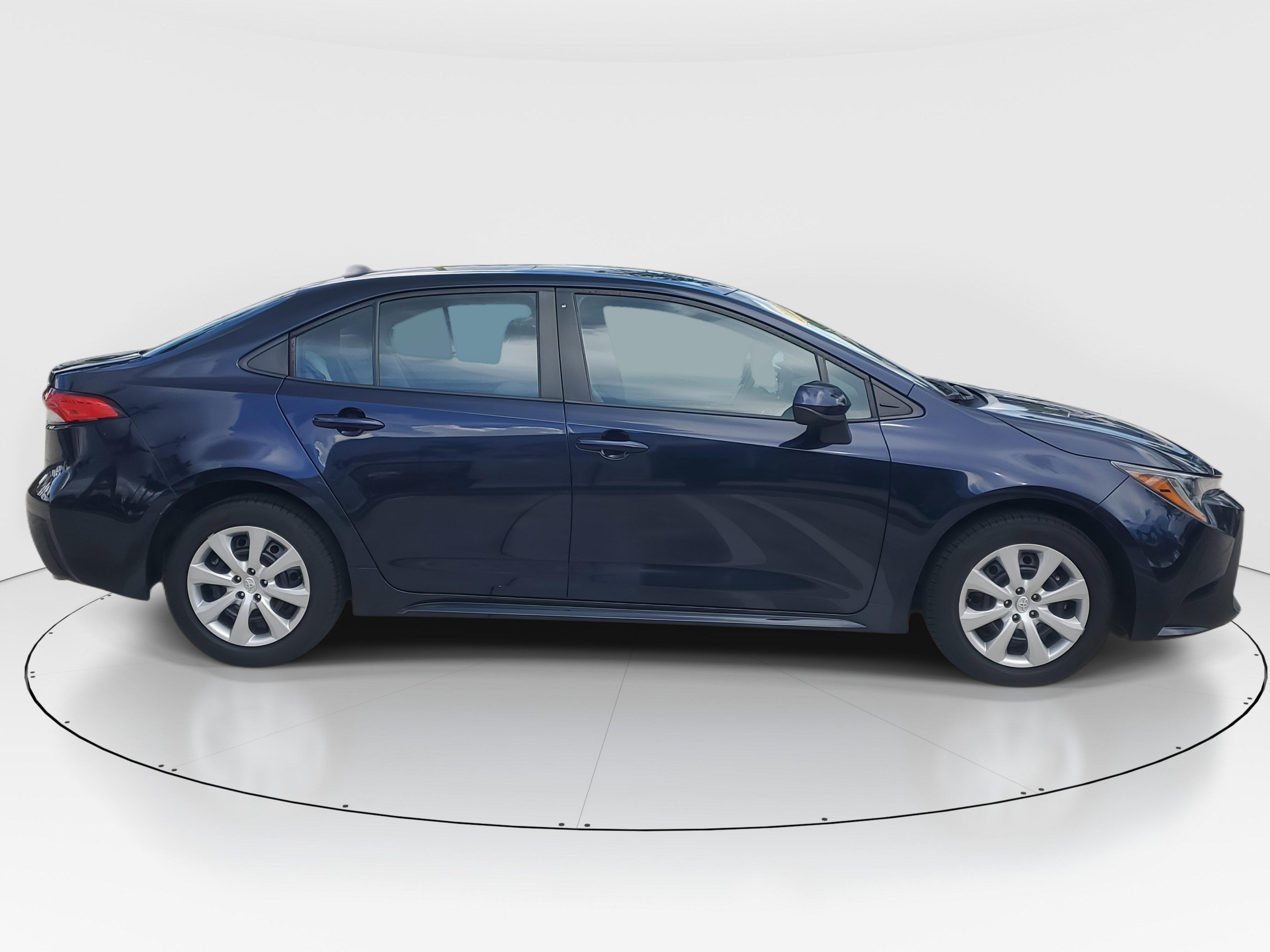 2022 Toyota Corolla LE photo 2