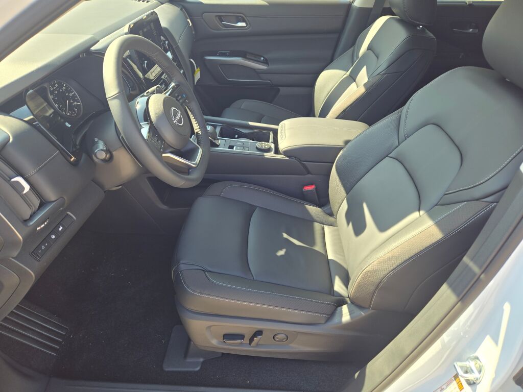 2025 Nissan Pathfinder SL photo 19