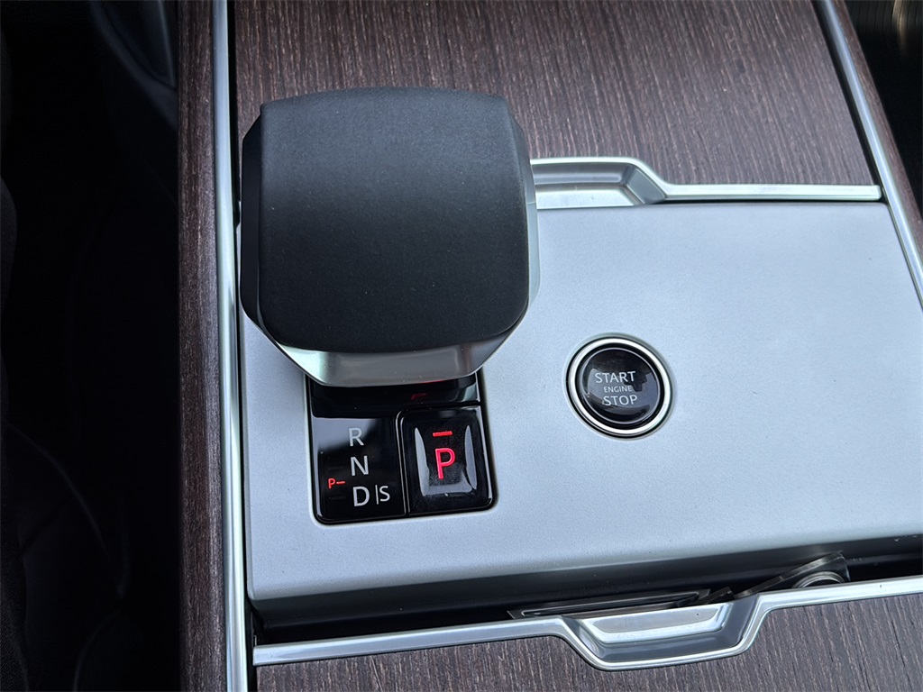 2025 Land Rover Range Rover SE photo 21