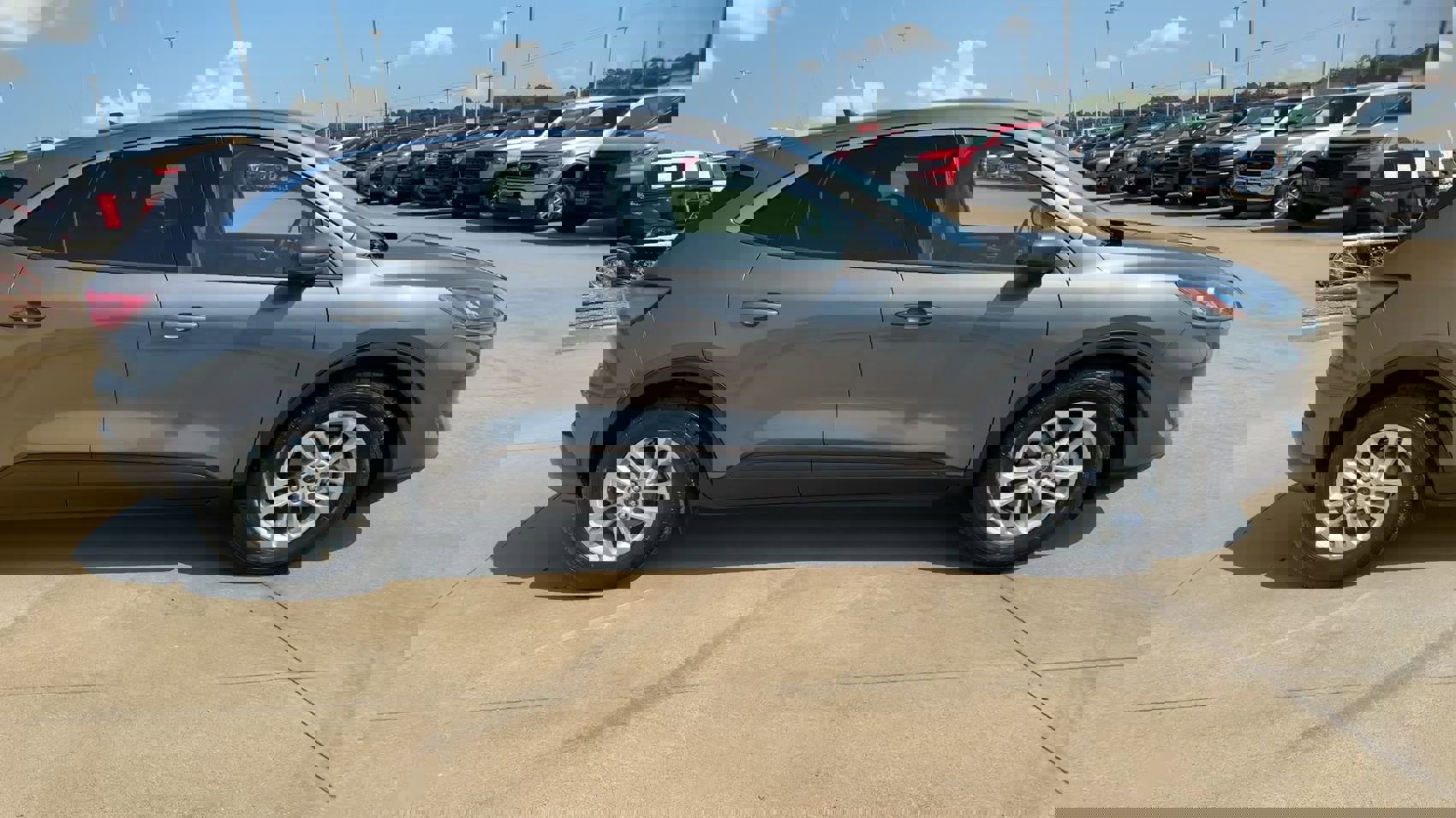 2021 Ford Escape SE photo 2