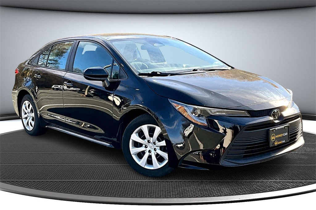 2023 Toyota Corolla LE's photo