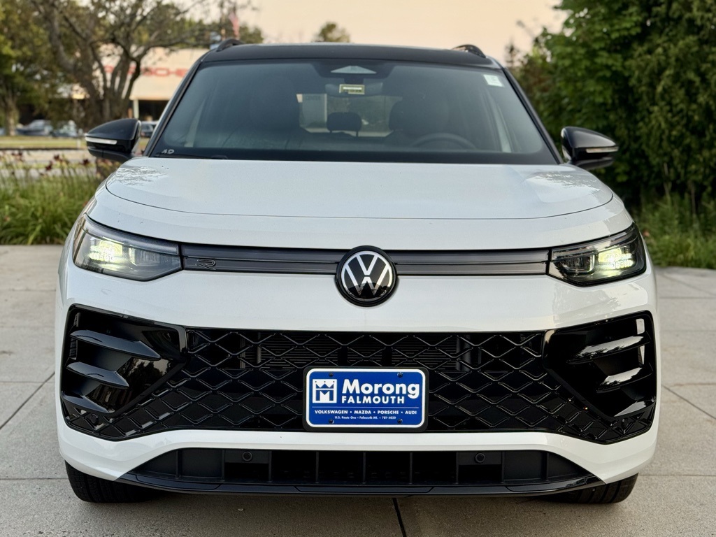 2025 Volkswagen Tiguan SE R-Line Black photo 2