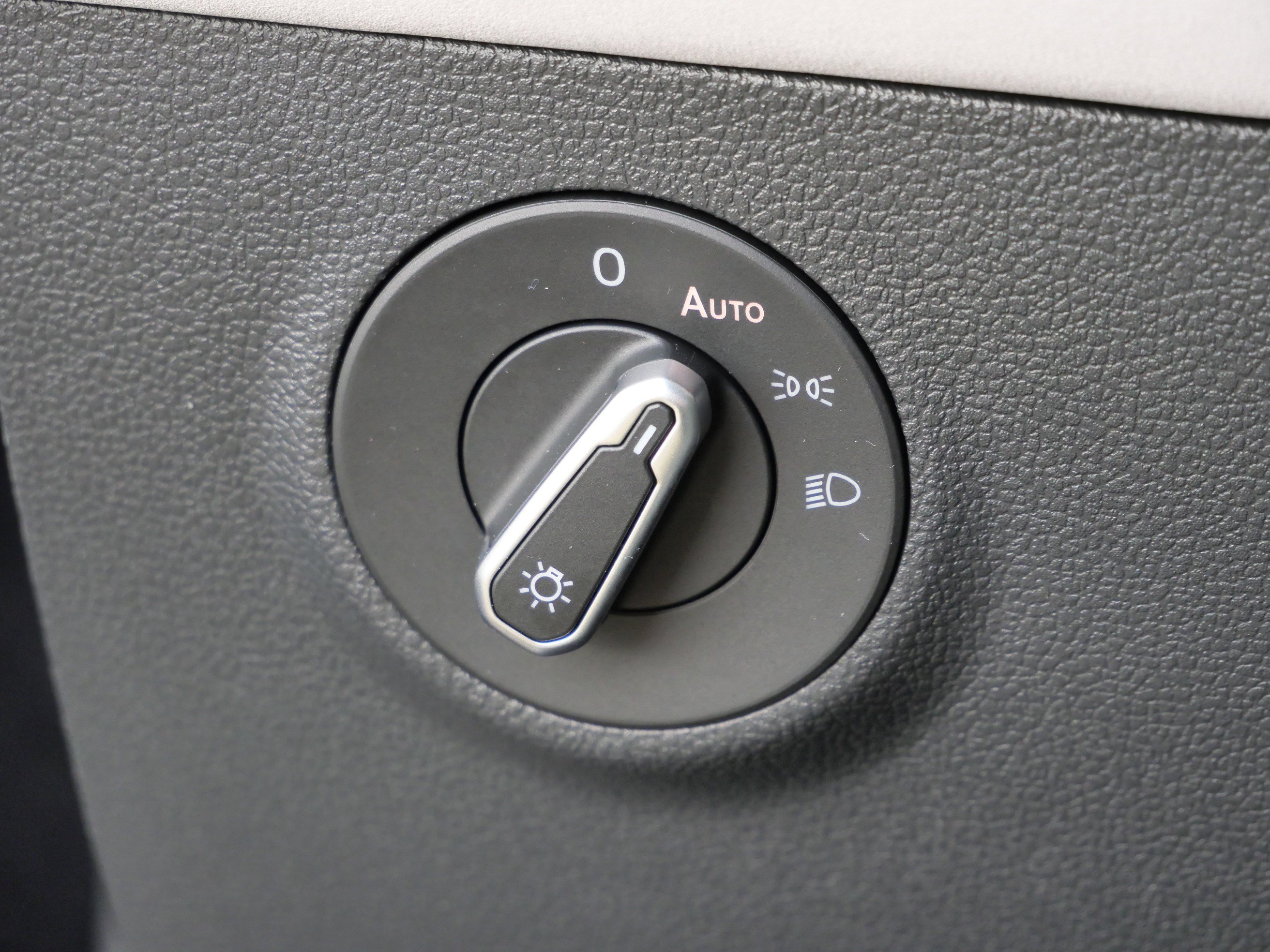 2025 Volkswagen Taos SE photo 18