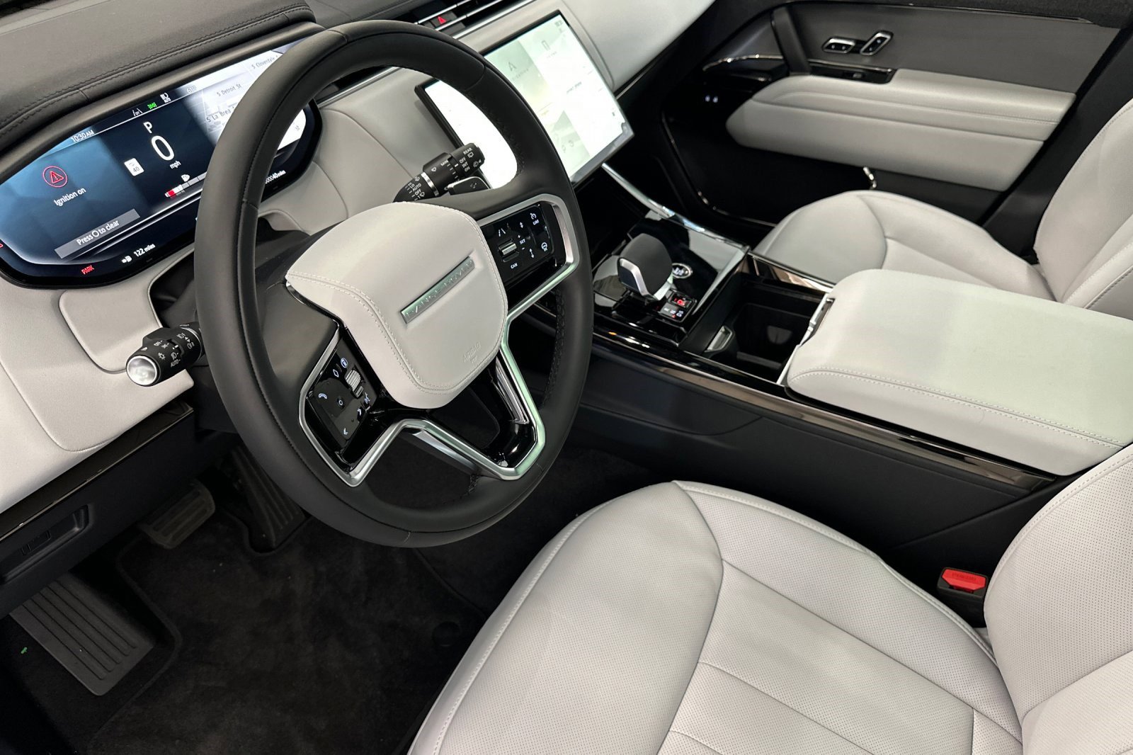 2025 Land Rover Range Rover Sport SE photo 3