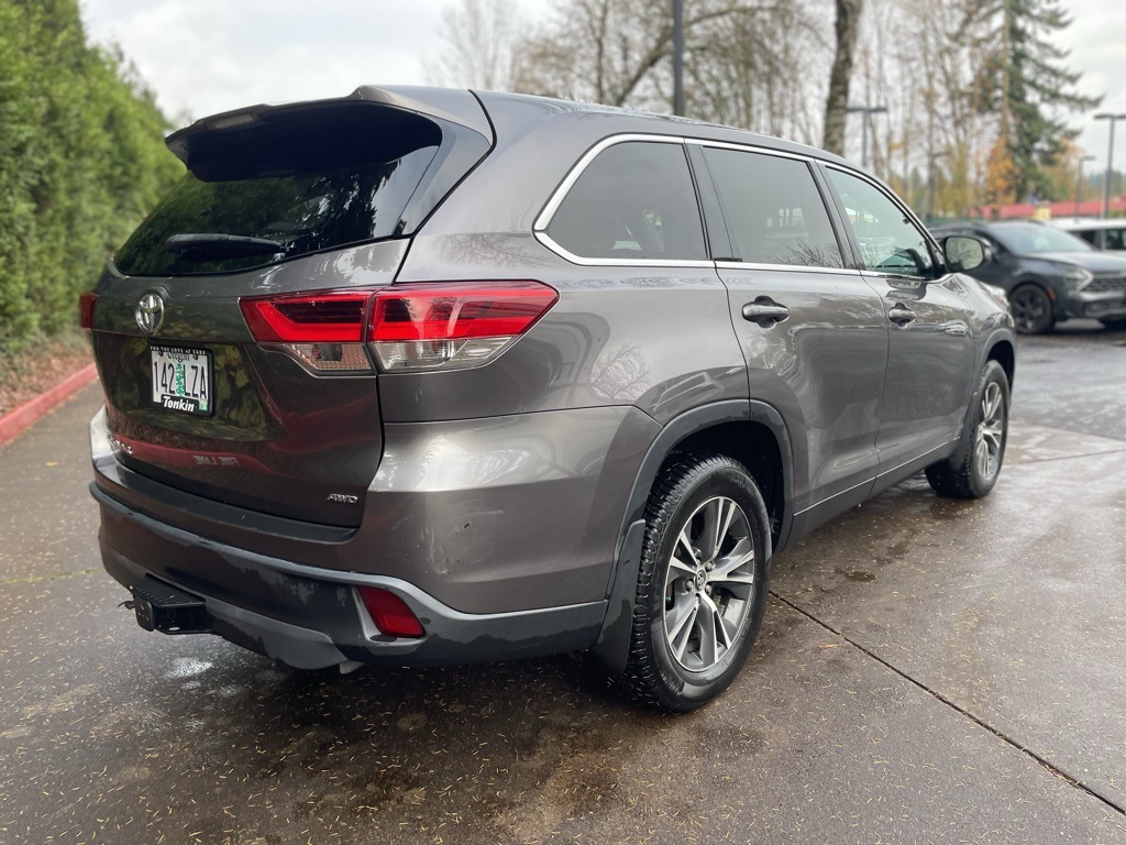 2019 Toyota Highlander LE Plus photo 4