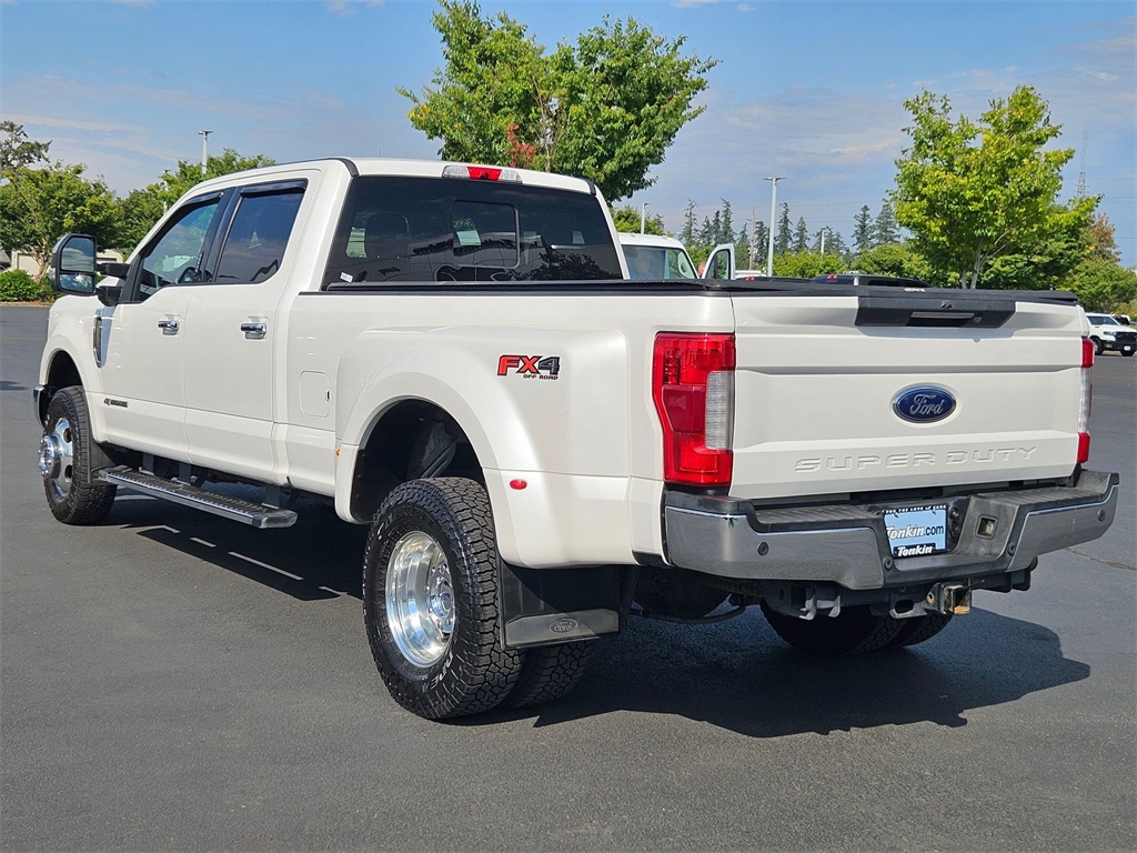 2019 Ford F-350 Lariat Platinum photo 4