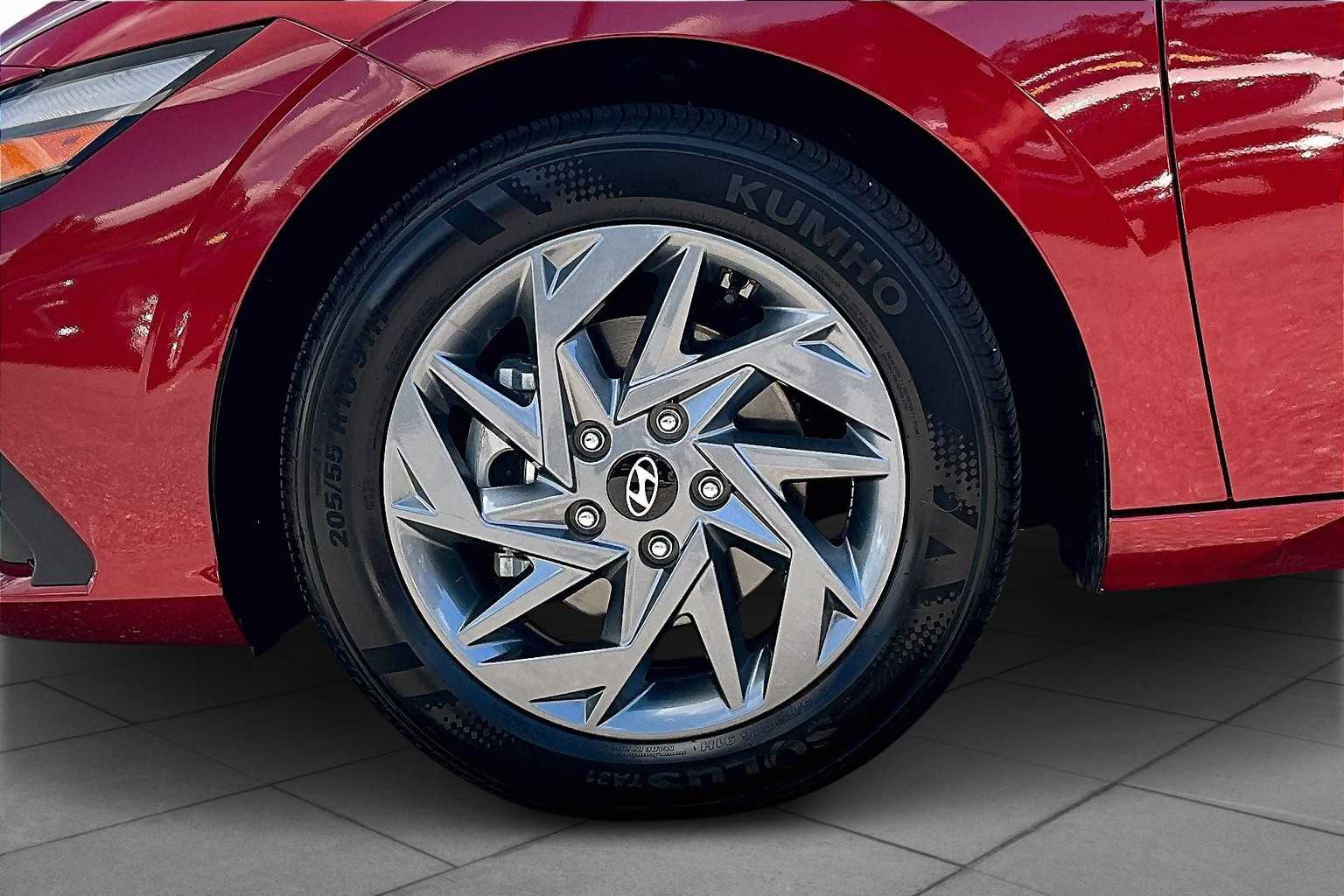 2024 Hyundai Elantra SEL photo 10