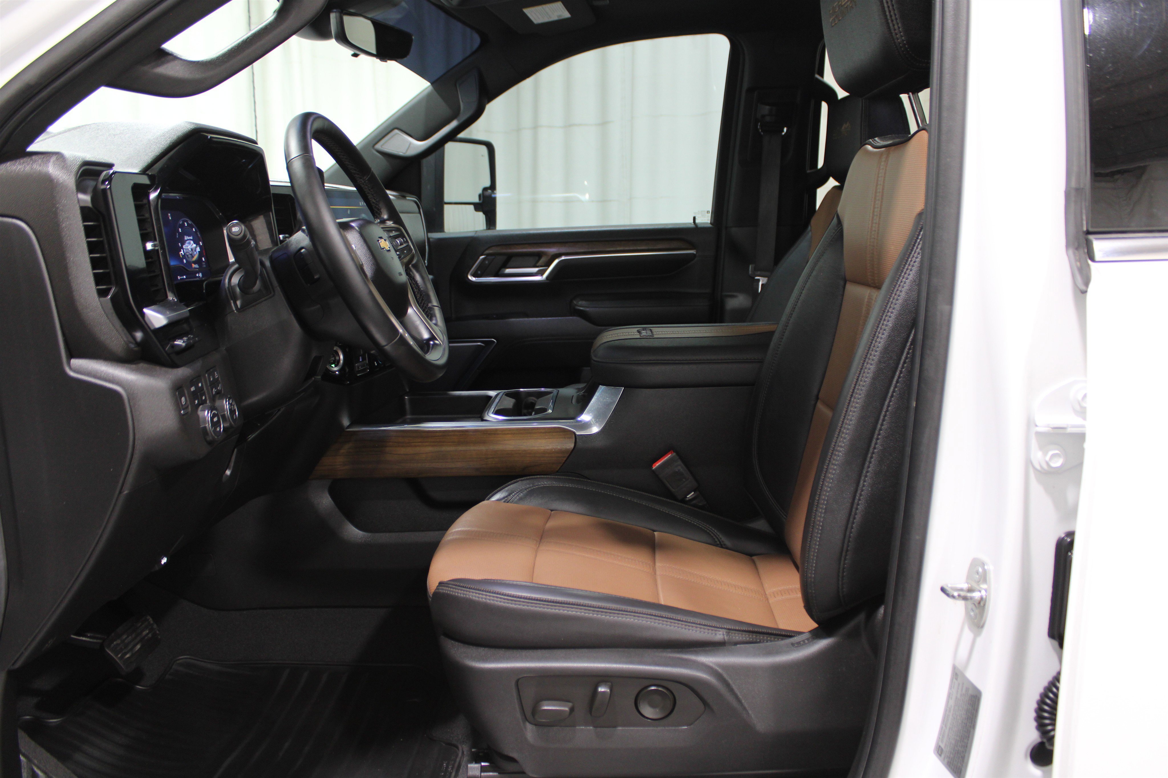 2024 Chevrolet Silverado 3500HD High Country photo 3