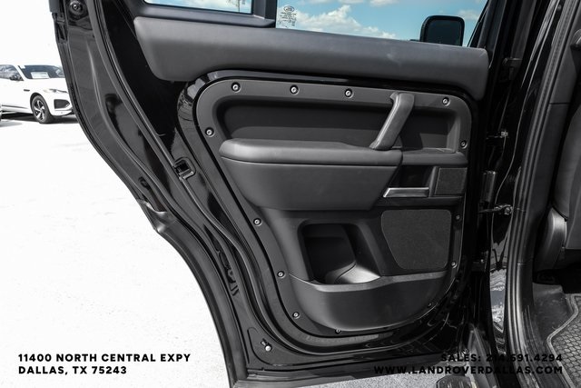 2025 Land Rover Defender 110 X-Dynamic SE photo 39