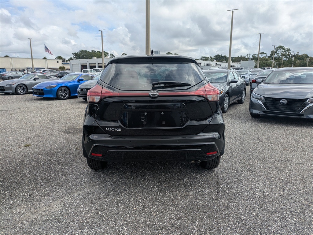 2025 Nissan Kicks Play S photo 3