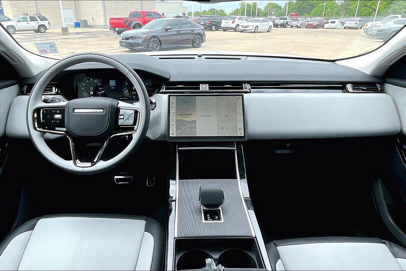 2025 Land Rover Range Rover Velar SE photo 5