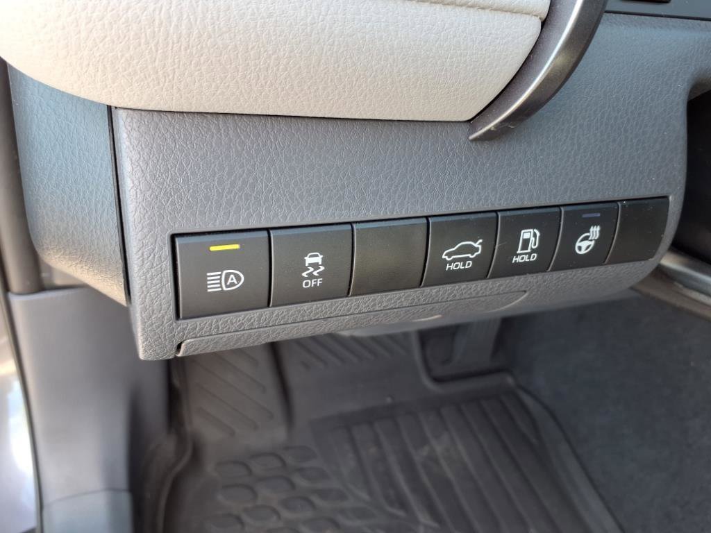 2021 Toyota Camry Hybrid LE photo 8