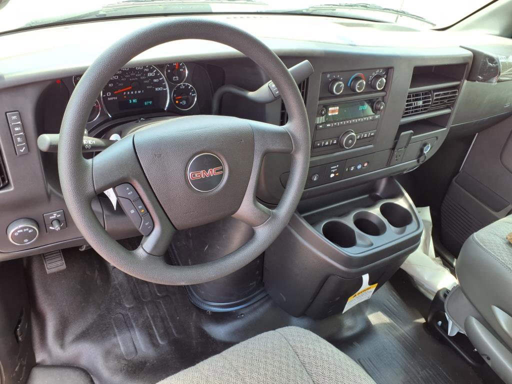 2025 Gmc Savana 3500 Cutaway photo 2
