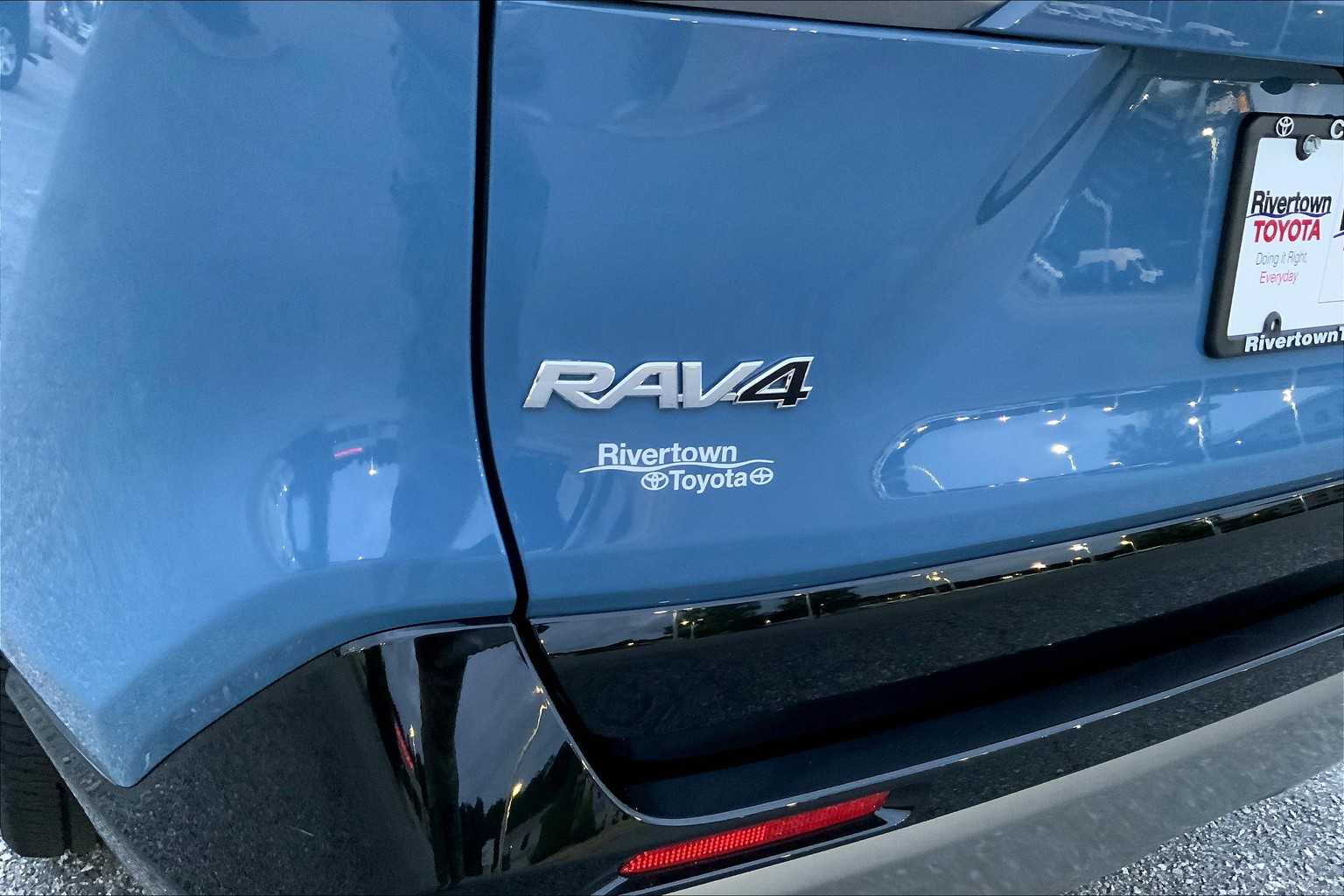 2025 Toyota RAV4 Hybrid XSE photo 30