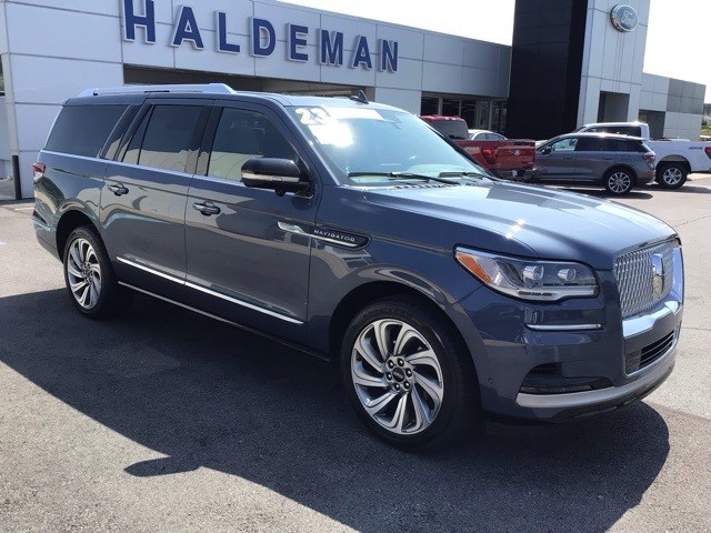 2023 Lincoln Navigator Reserve L's photo