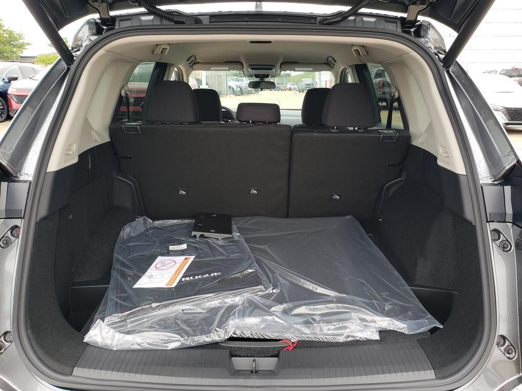 2026 Nissan Rogue SV photo 3