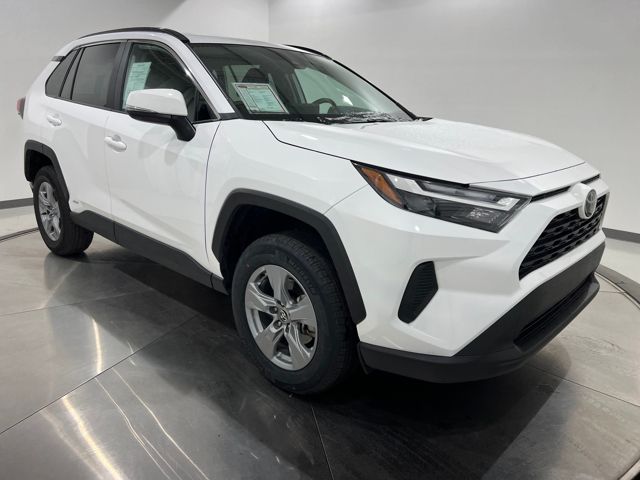 2025 Toyota RAV4 XLE's photo