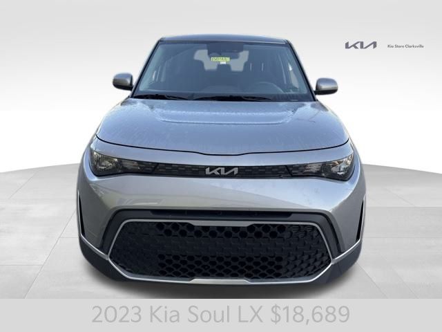 2023 Kia Soul LX photo 2