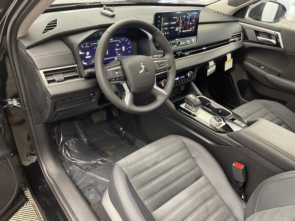 2025 Mitsubishi Outlander SE photo 14