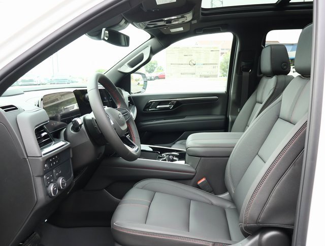 2025 Chevrolet Suburban RST photo 9