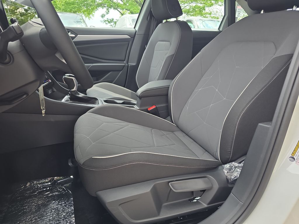 2025 Volkswagen Jetta 1.5T Sport photo 3